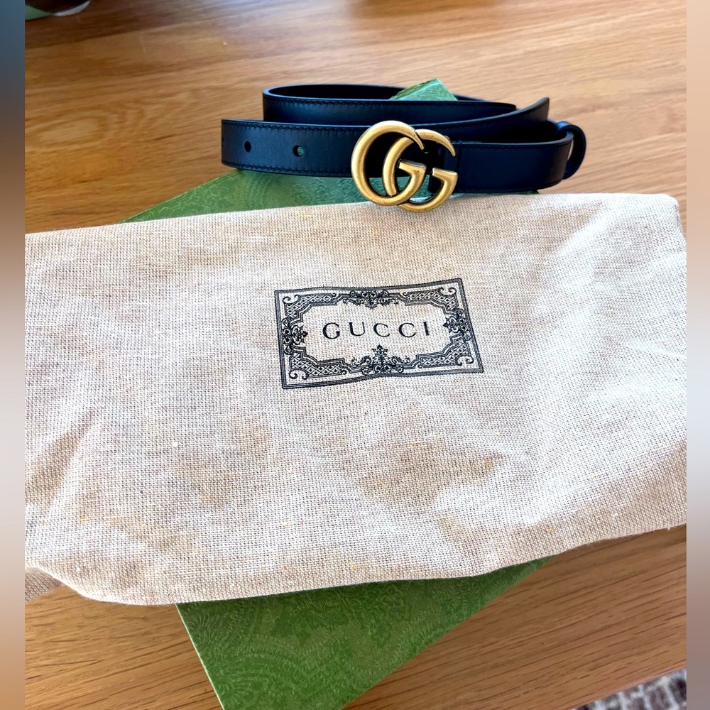 Gucci thin belt in black with gold hardware